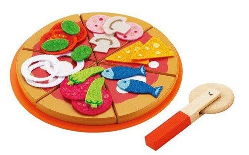 Drewniana pizza z akcesoriami
