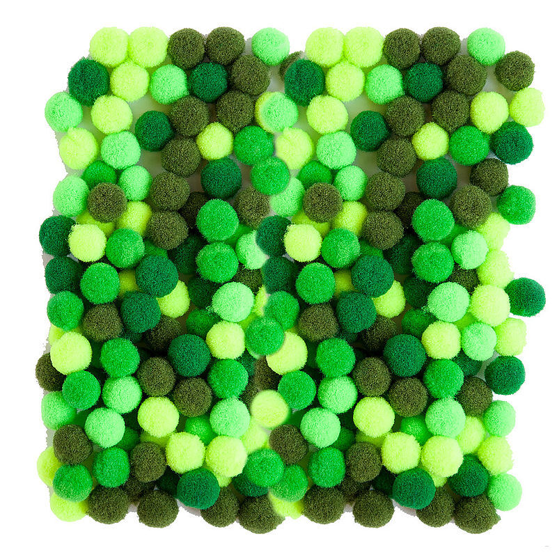 Pompony poliestrowe zielone 1cm mix 120 szt