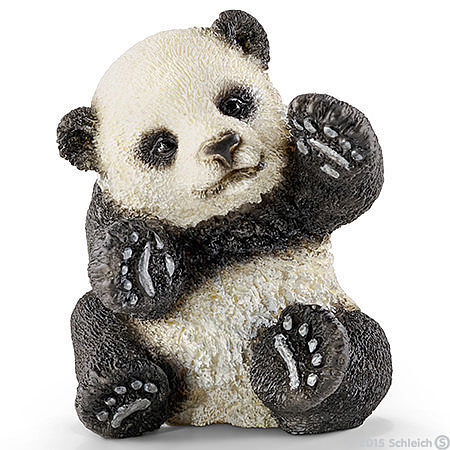 Mała bawiąca się panda slh14734