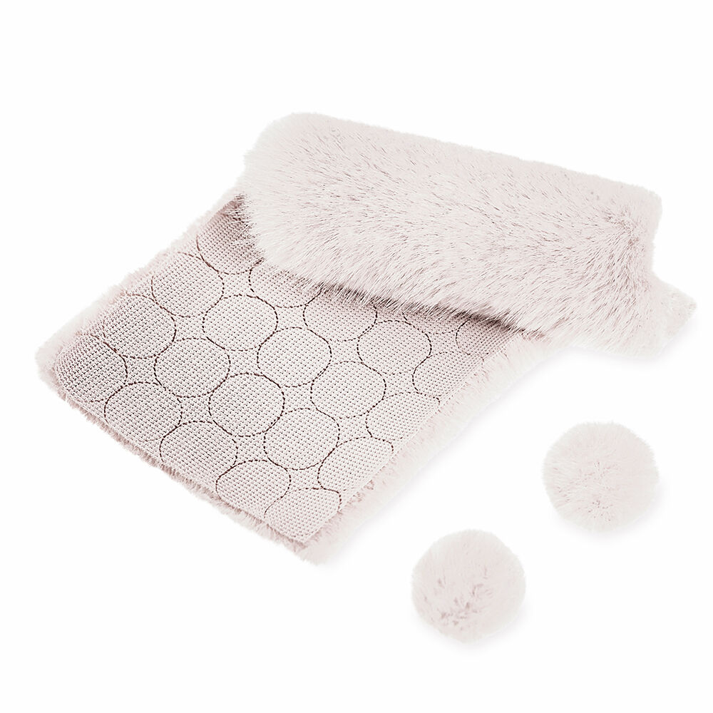 Futerkowe pompony białe na taśmie 3cm 50szt.