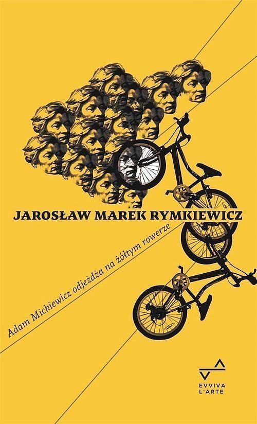 Adam Mickiewicz odjeżdża na żółtym rowerze