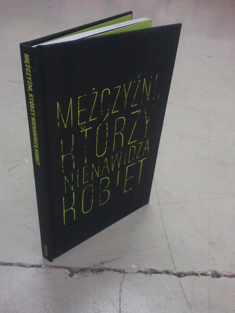 Millennium - 1 - Mężczyźni, którzy nienawidzą kobiet (wydanie z obwolutą)