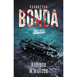 Kobieta w walizce