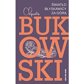 Światło błyskawicy za górą