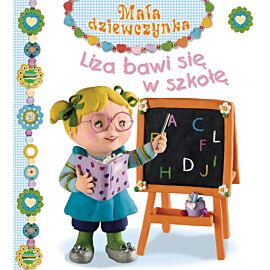 Liza bawi się w szkołę. Mała dziewczynka