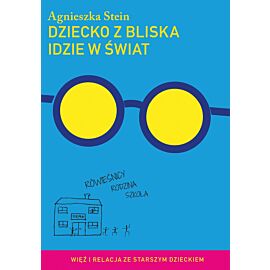 Dziecko z bliska idzie w świat